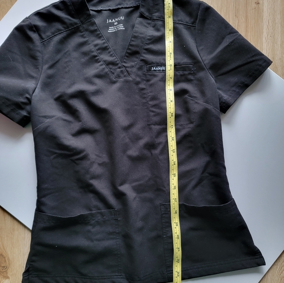 Jaanuu XS scrub top - Picture 2 of 10